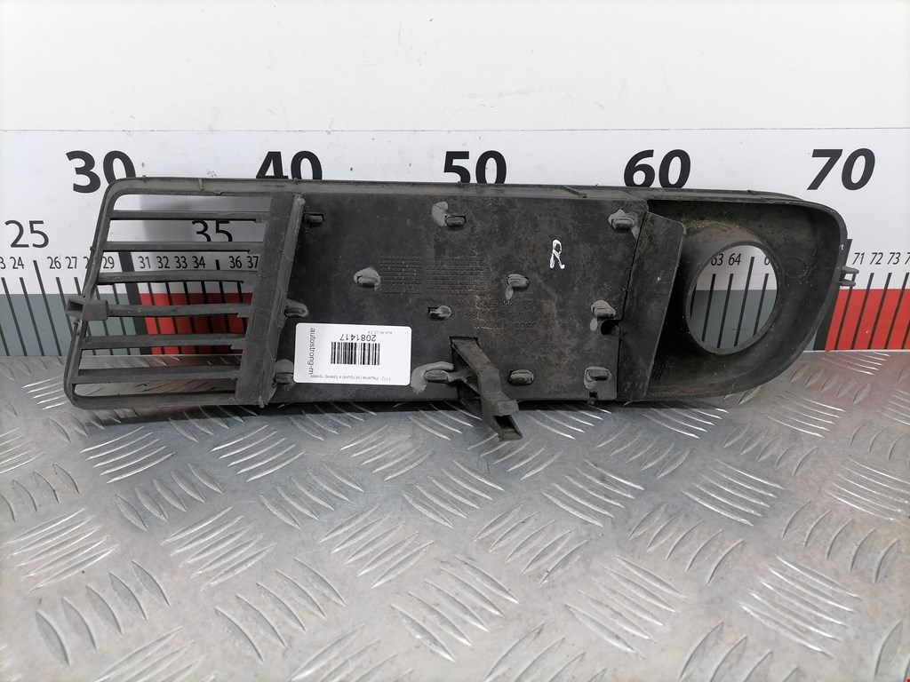 Решетка (заглушка) в бампер правая Audi A6 C5 купить в Беларуси