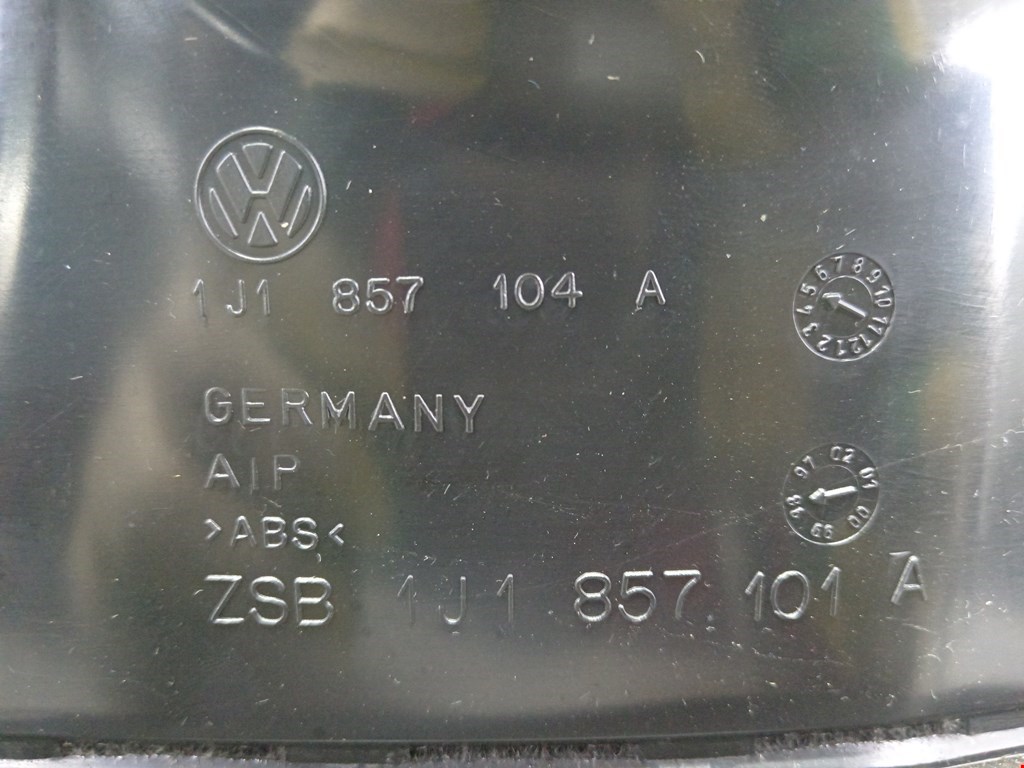 Бардачок (вещевой ящик) Volkswagen Golf 4 купить в Беларуси