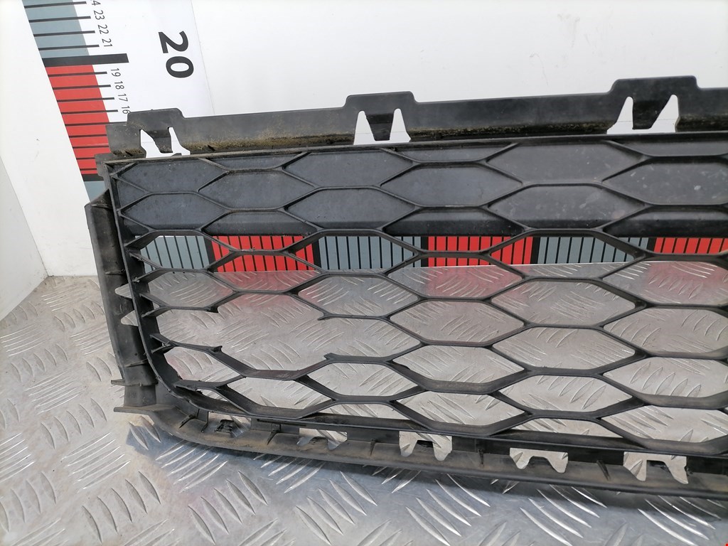 Решетка (заглушка) в бампер центральная Ford Explorer 5 купить в Беларуси