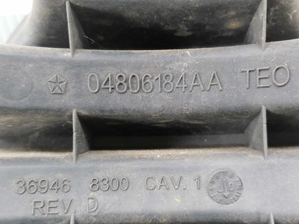 Решетка (заглушка) в бампер правая Jeep Patriot (MK) купить в Беларуси