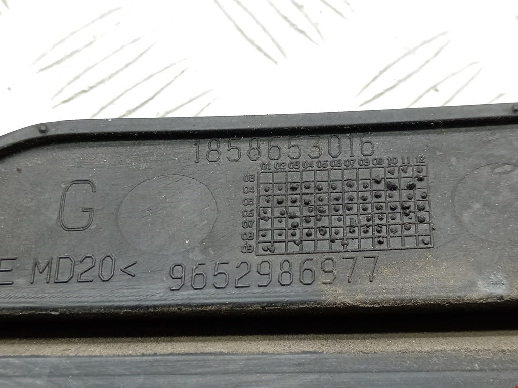Решетка (заглушка) в бампер левая Citroen C5 1 купить в России
