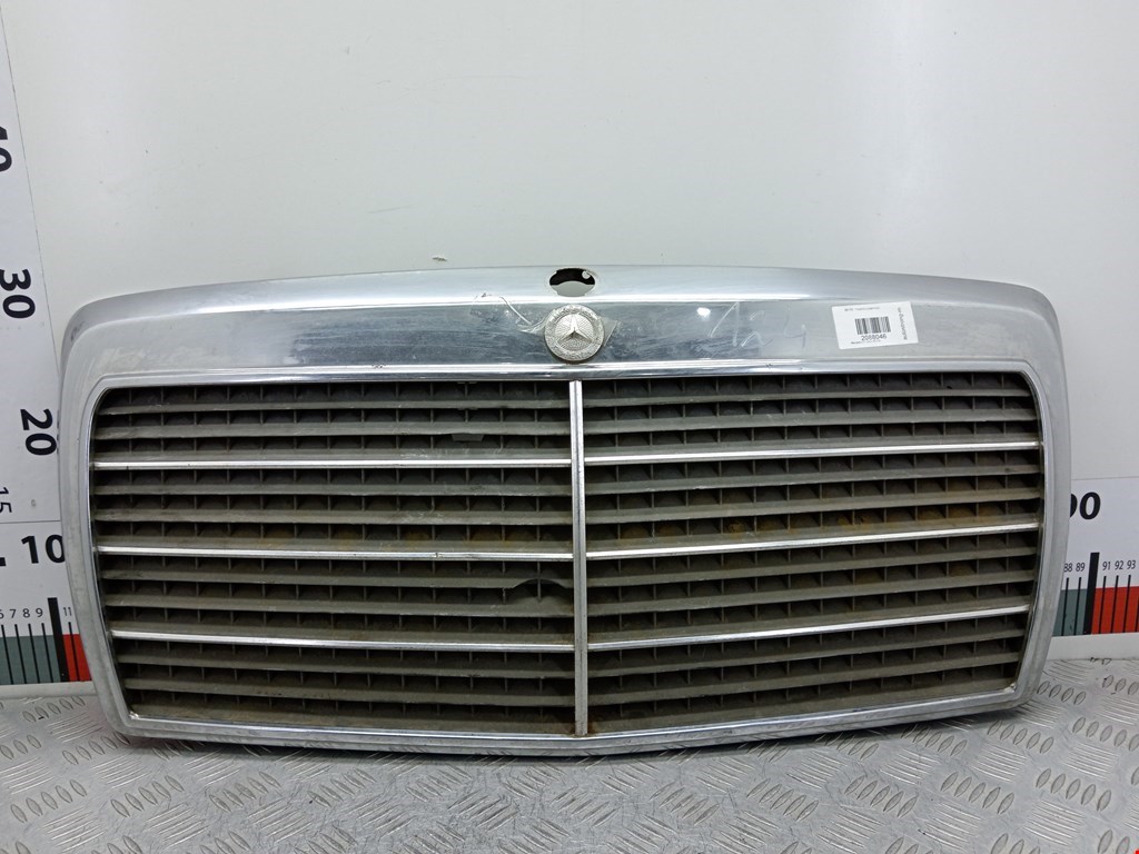 Решетка радиатора Mercedes E-Class (W124)