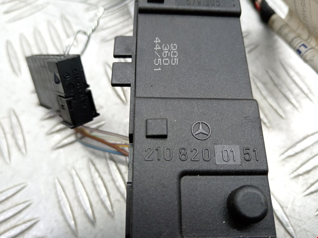 Кнопка обогрева сидений Mercedes CLK-Class (W208) купить в России