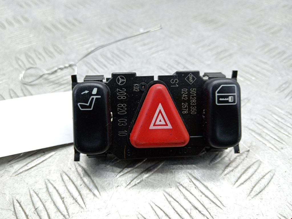 Кнопка аварийной сигнализации Mercedes CLK-Class (W208)