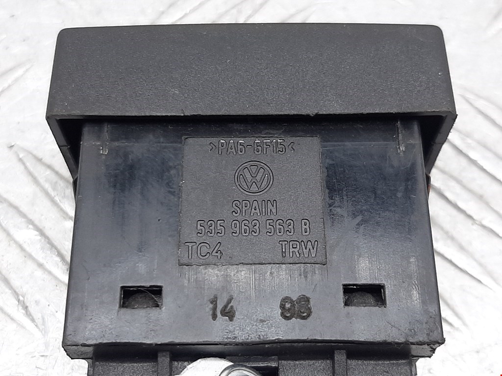 Кнопка обогрева сидений Volkswagen Polo 3 купить в Беларуси