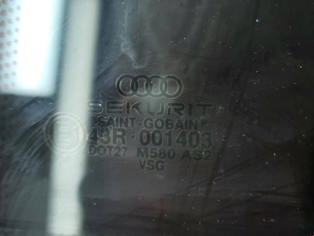 Стекло двери задней левой Audi A8 D2 купить в Беларуси
