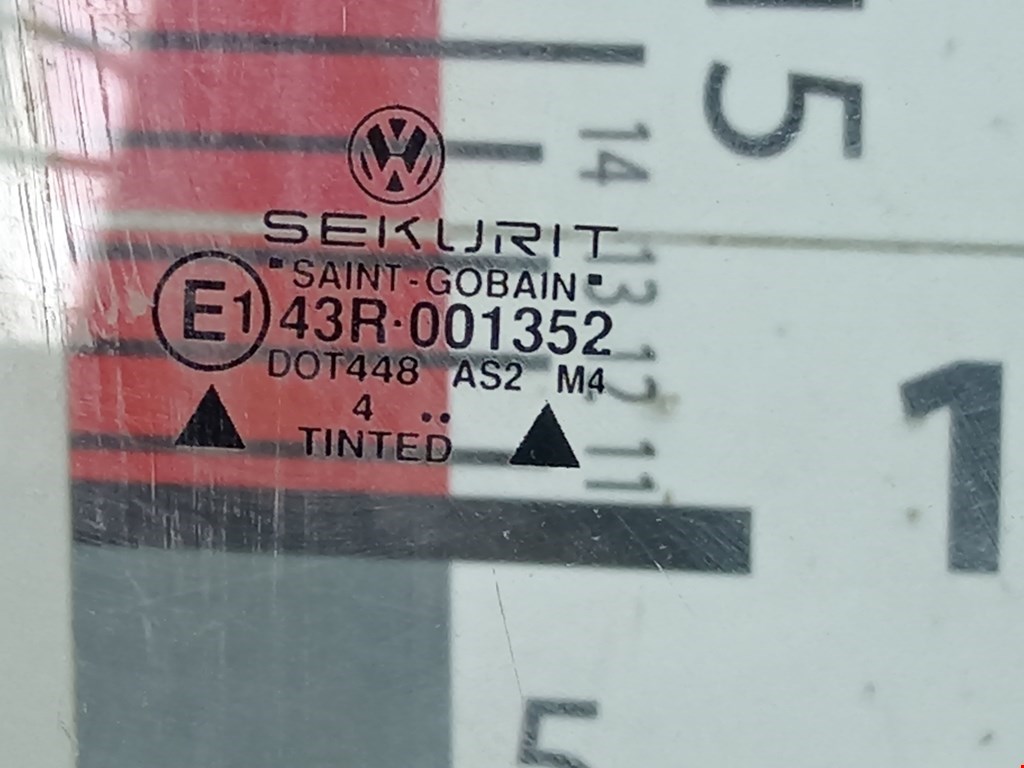 Стекло двери задней правой Volkswagen Passat 3 купить в Беларуси