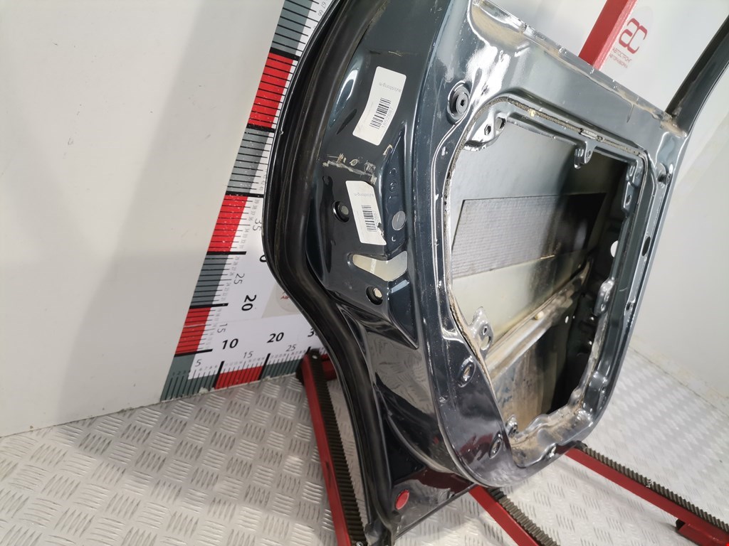 Дверь задняя левая Volkswagen Passat 5 GP купить в России