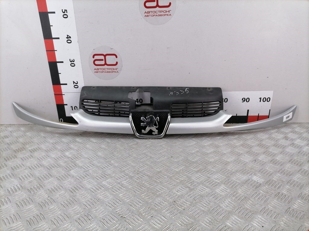 Решетка радиатора Peugeot 206 купить в Беларуси