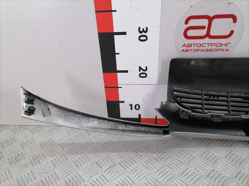 Решетка радиатора Peugeot 206 купить в Беларуси