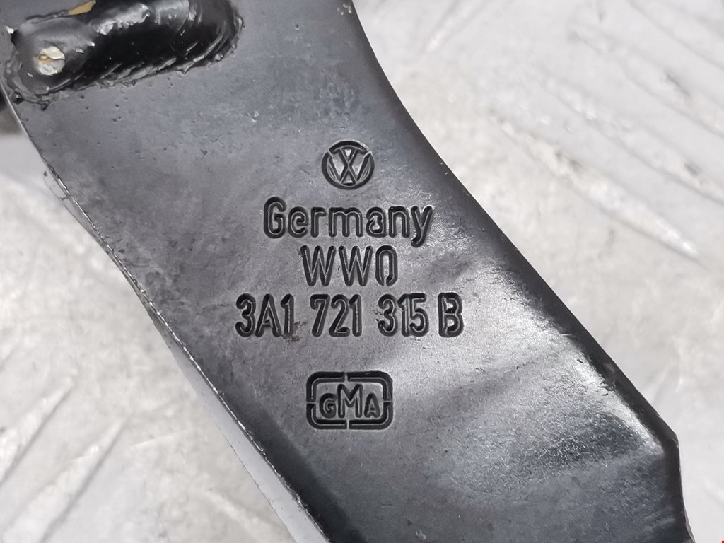 Педаль сцепления Volkswagen Passat 4 купить в Беларуси