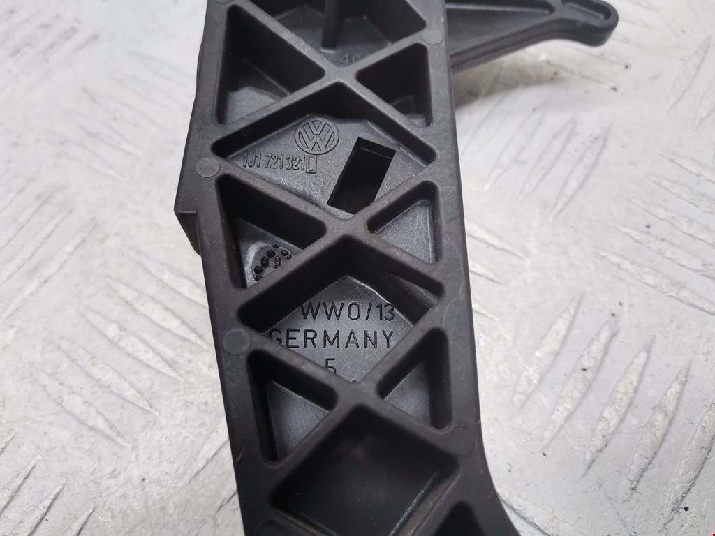 Педаль сцепления Volkswagen Bora купить в России