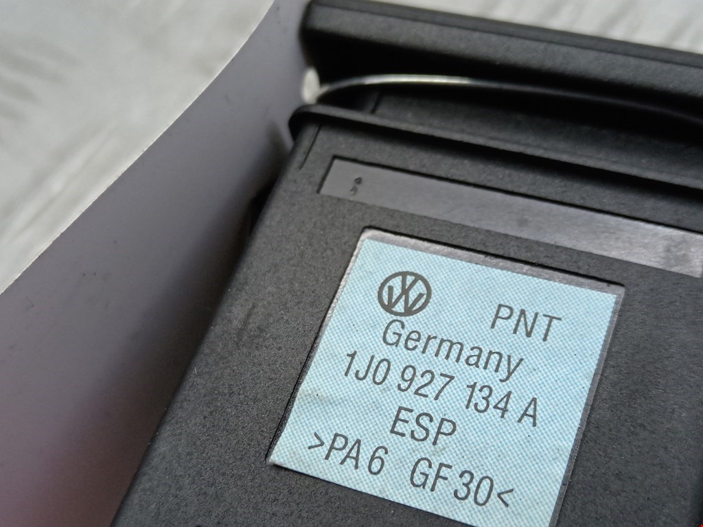 Кнопка антипробуксовочной системы Volkswagen Golf 4 купить в России