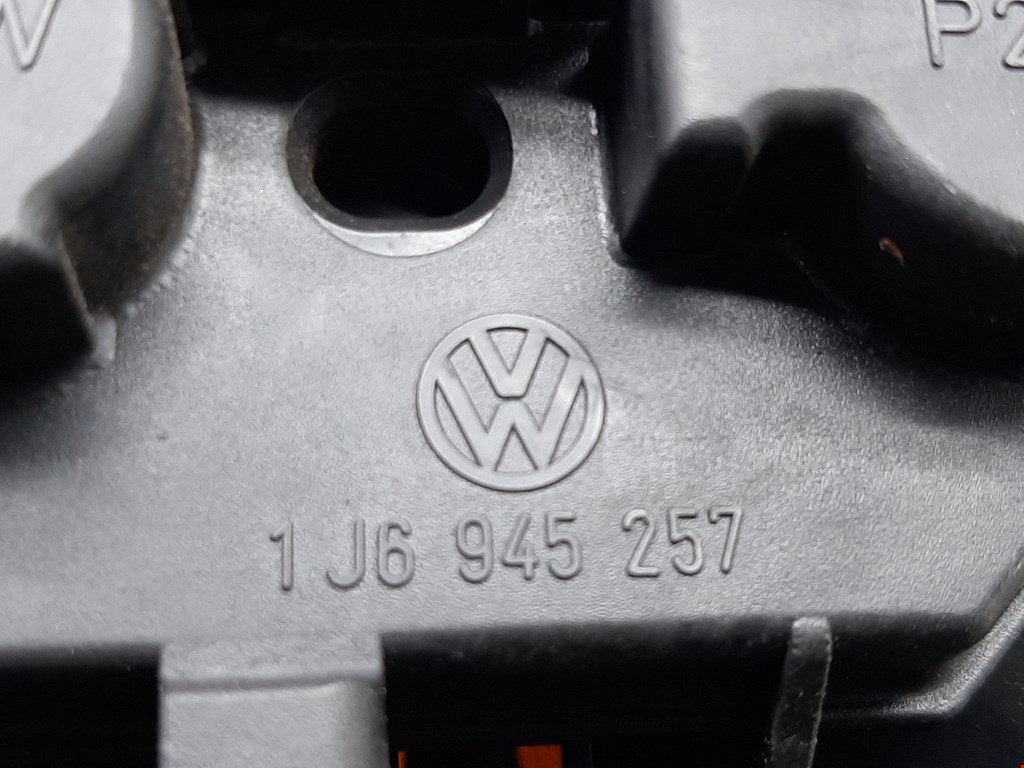 Фонарь задний правый Volkswagen Golf 4 купить в Беларуси