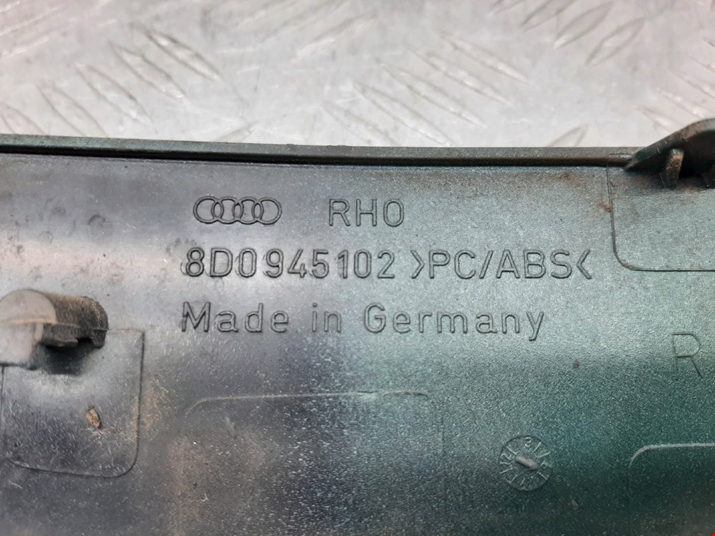 Накладка (планка) под фонарь правая Audi A4 B5 купить в Беларуси