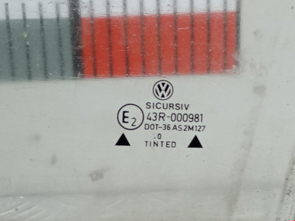 Стекло двери передней левой Volkswagen Passat 3 купить в Беларуси