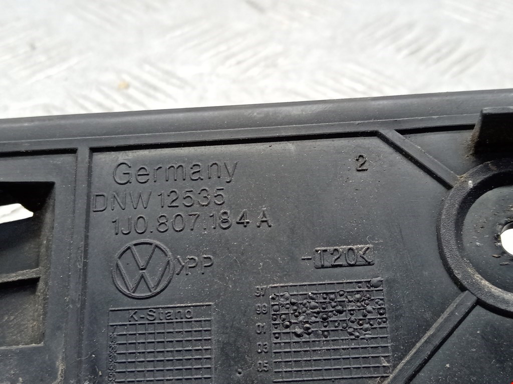 Кронштейн (крепление) переднего бампера правый Volkswagen Golf 4 купить в Беларуси