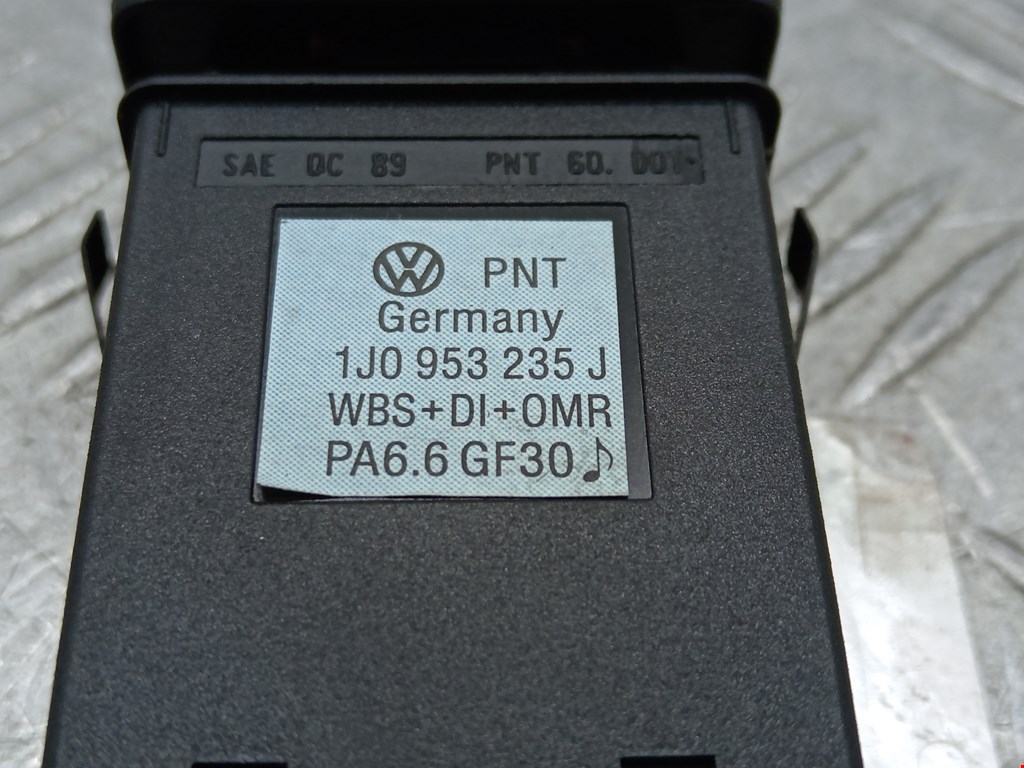 Кнопка аварийной сигнализации Volkswagen Golf 4 купить в России