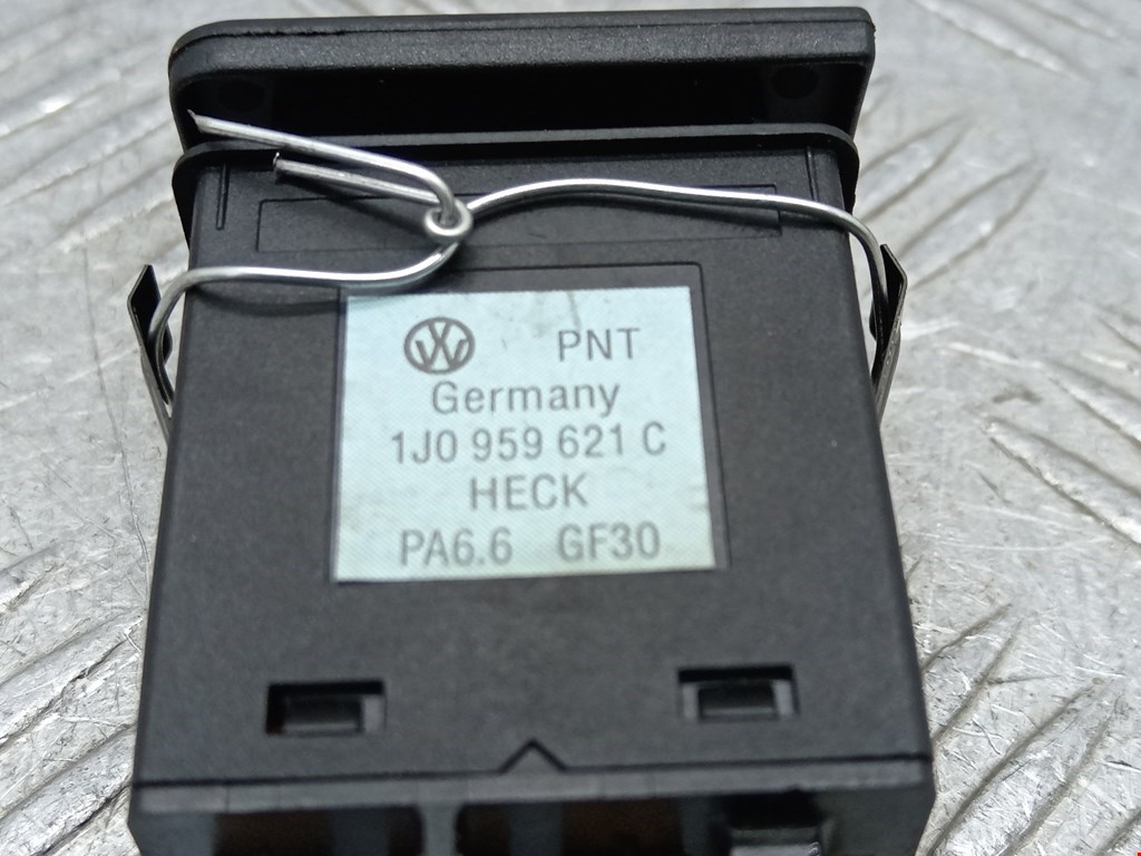 Кнопка обогрева заднего стекла Volkswagen Golf 4 купить в России
