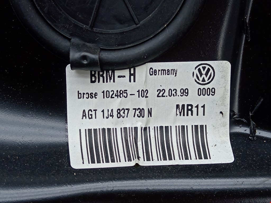 Стеклоподъемник механический двери передней правой Volkswagen Golf 4 купить в России