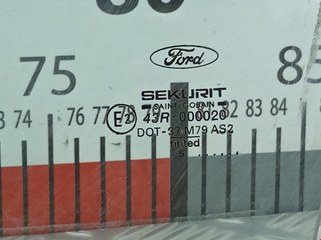 Стекло двери передней левой Ford Mondeo 3 купить в России