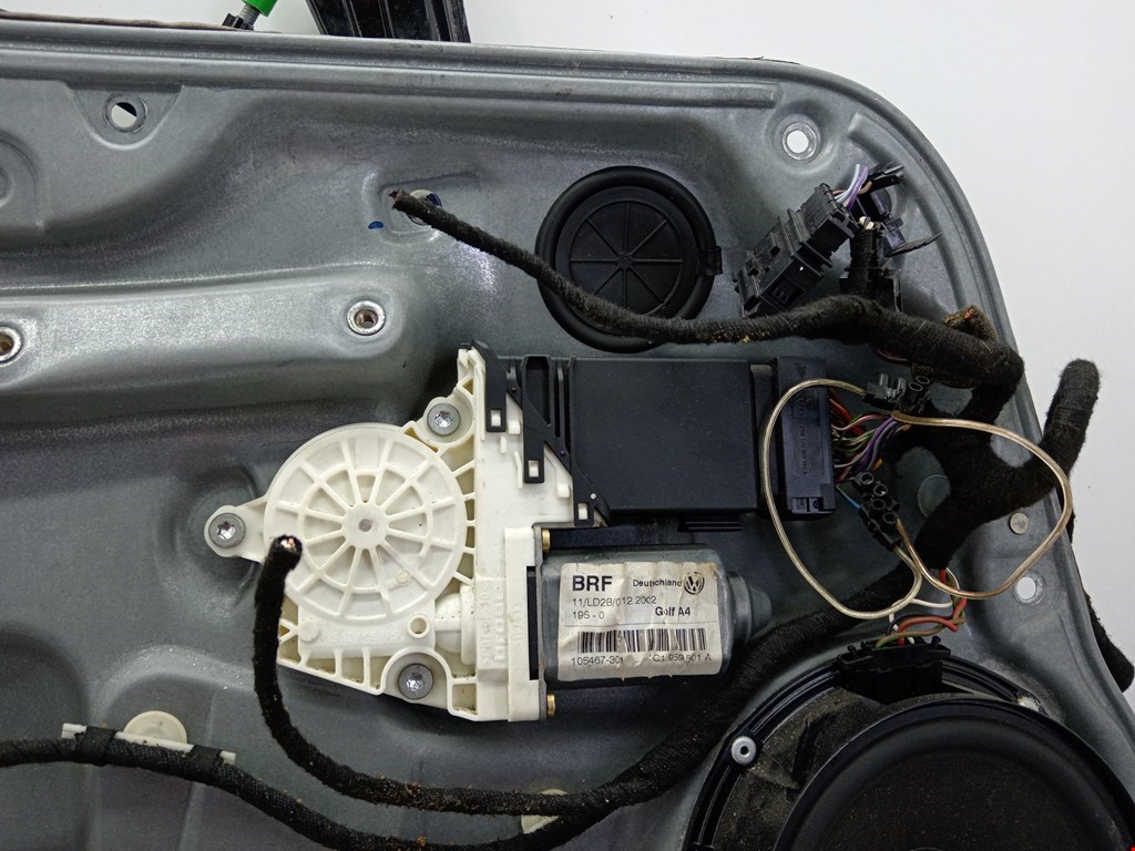 Стеклоподъемник электрический двери передней левой Volkswagen Golf 4 купить в Беларуси