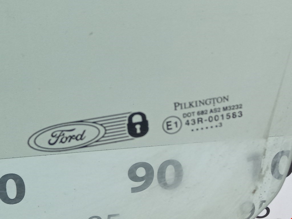 Стекло двери передней левой Ford Fiesta 5 купить в Беларуси