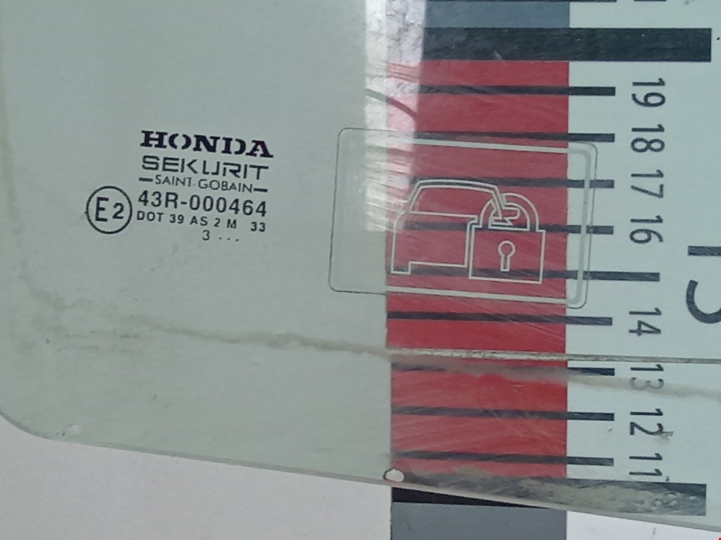 Стекло двери передней правой Honda Civic 7 купить в России