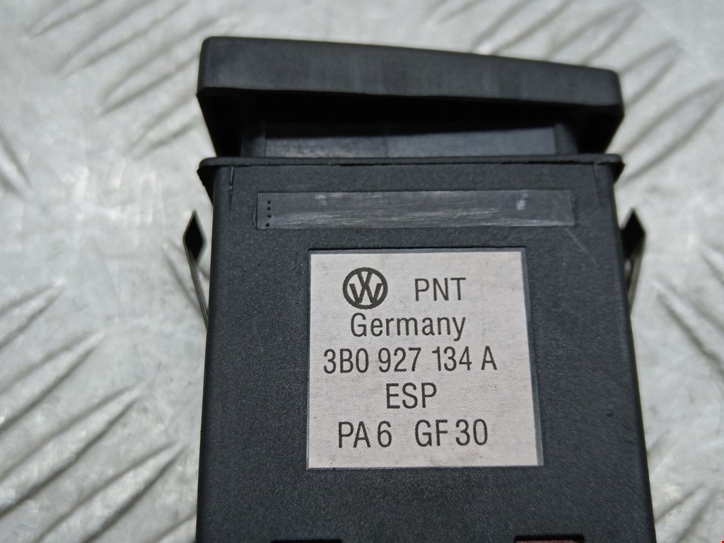 Кнопка антипробуксовочной системы Volkswagen Passat 5 GP купить в Беларуси