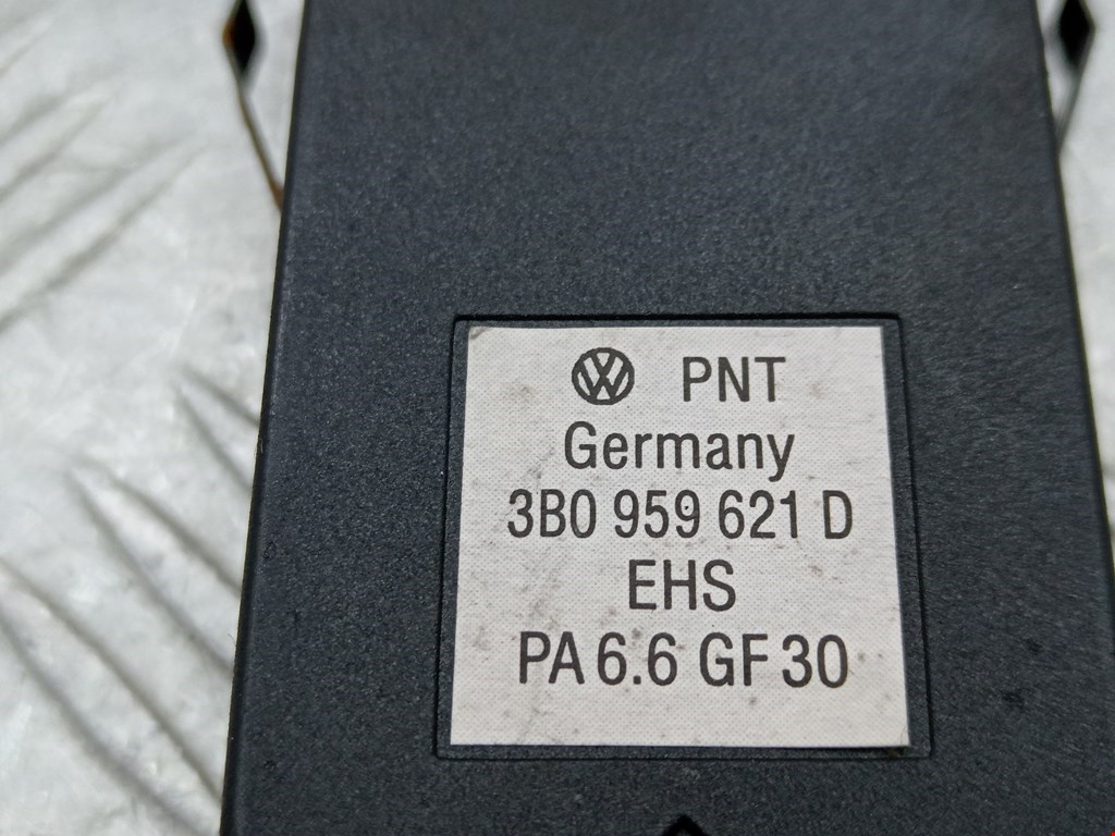 Кнопка обогрева заднего стекла Volkswagen Passat 5 GP купить в Беларуси