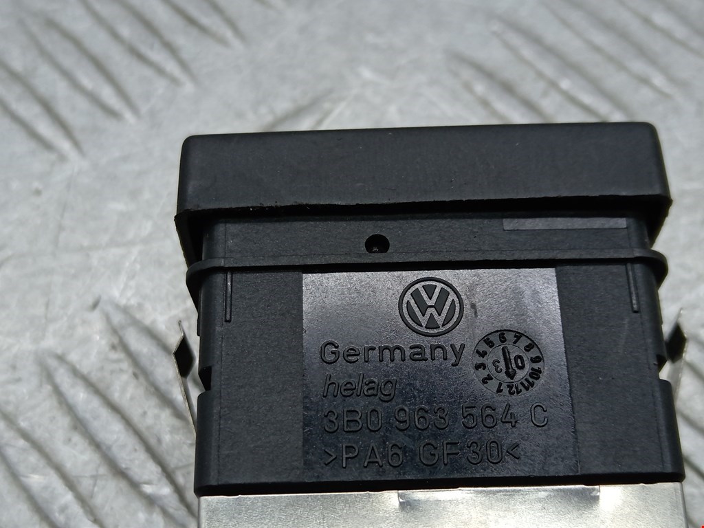 Кнопка обогрева сидений Volkswagen Passat 5 GP купить в России