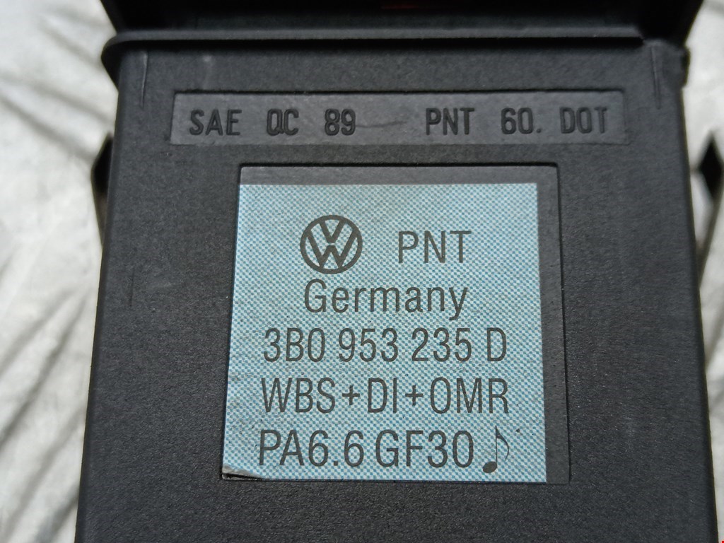 Кнопка аварийной сигнализации Volkswagen Passat 5 GP купить в России
