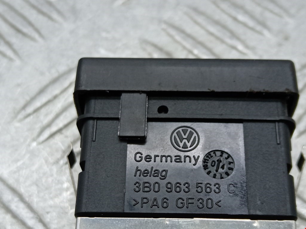 Кнопка обогрева сидений Volkswagen Passat 5 GP купить в Беларуси