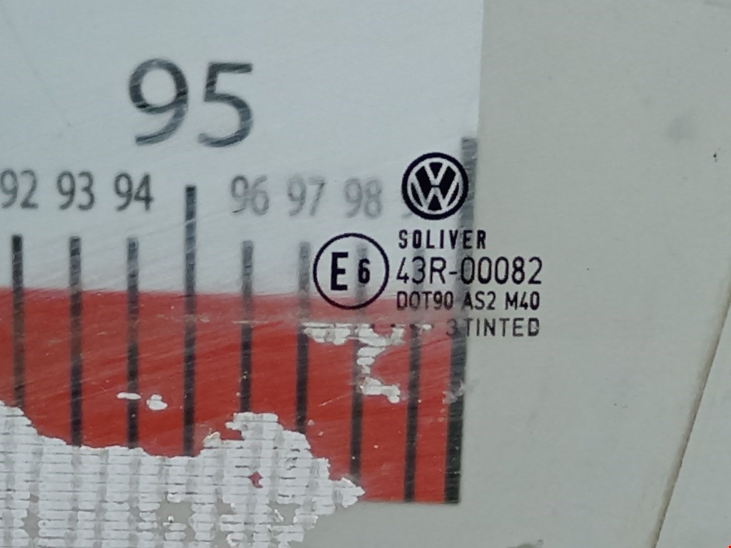 Стекло двери передней левой Volkswagen Passat 5 GP купить в Беларуси