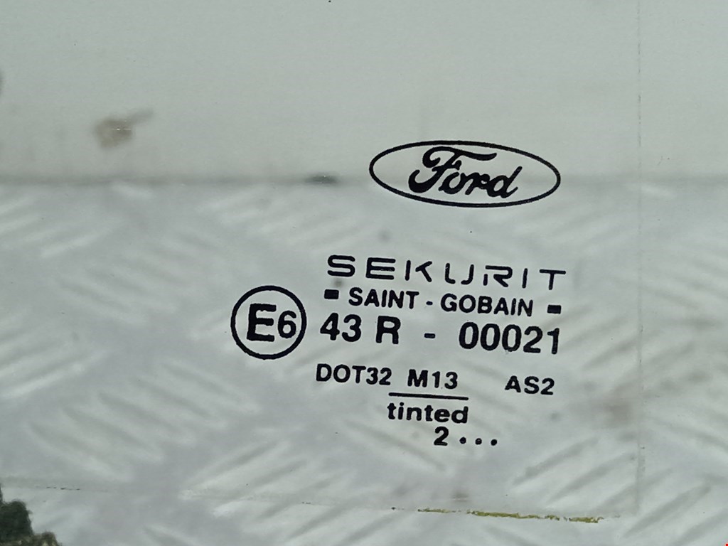 Стекло двери задней правой Ford Mondeo 3 купить в Беларуси