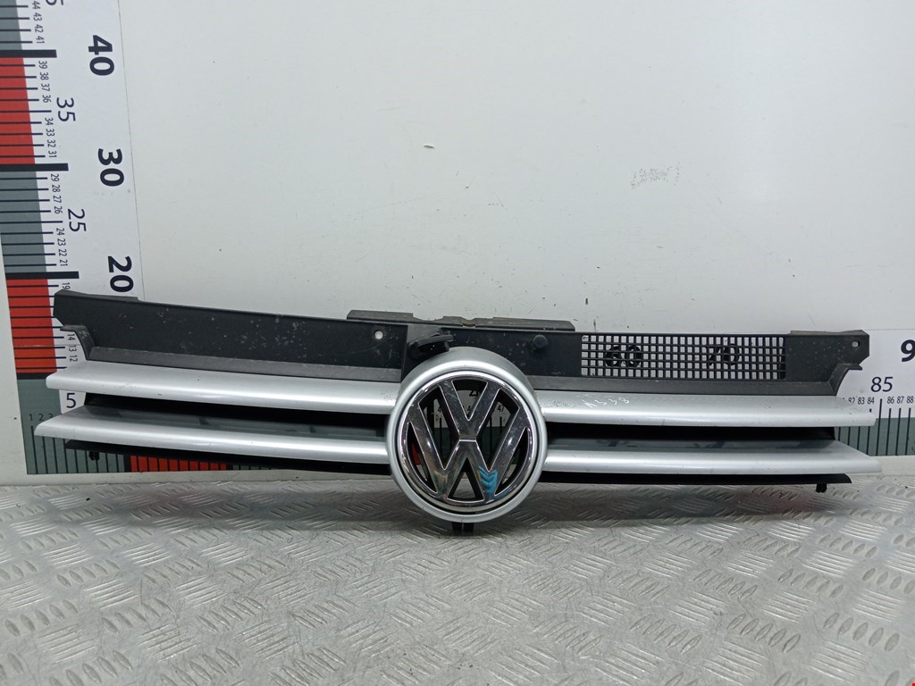 Решетка радиатора Volkswagen Golf 4 купить в России