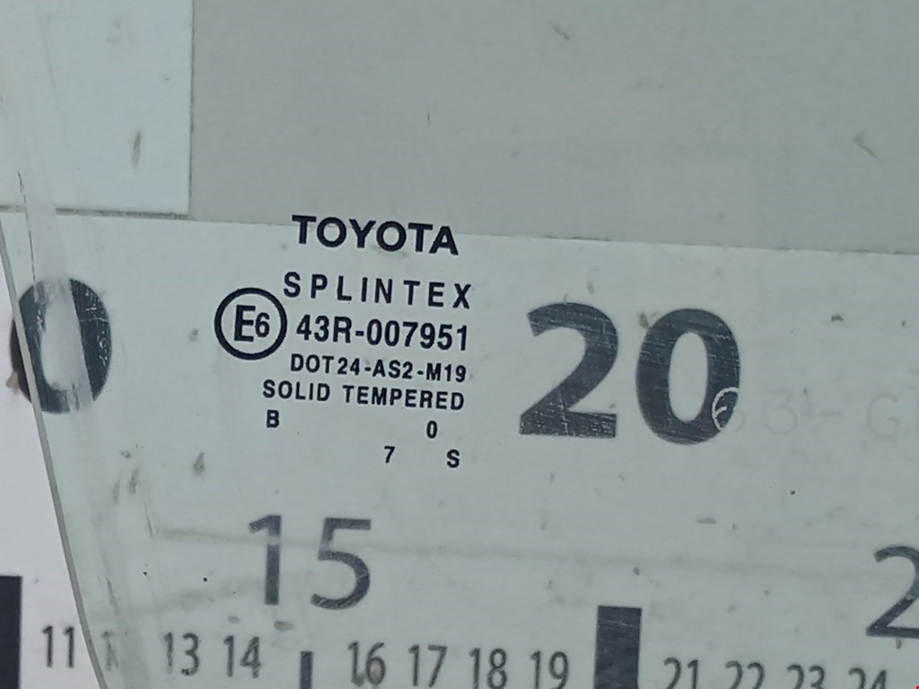 Стекло двери передней правой Toyota Corolla 8 купить в Беларуси