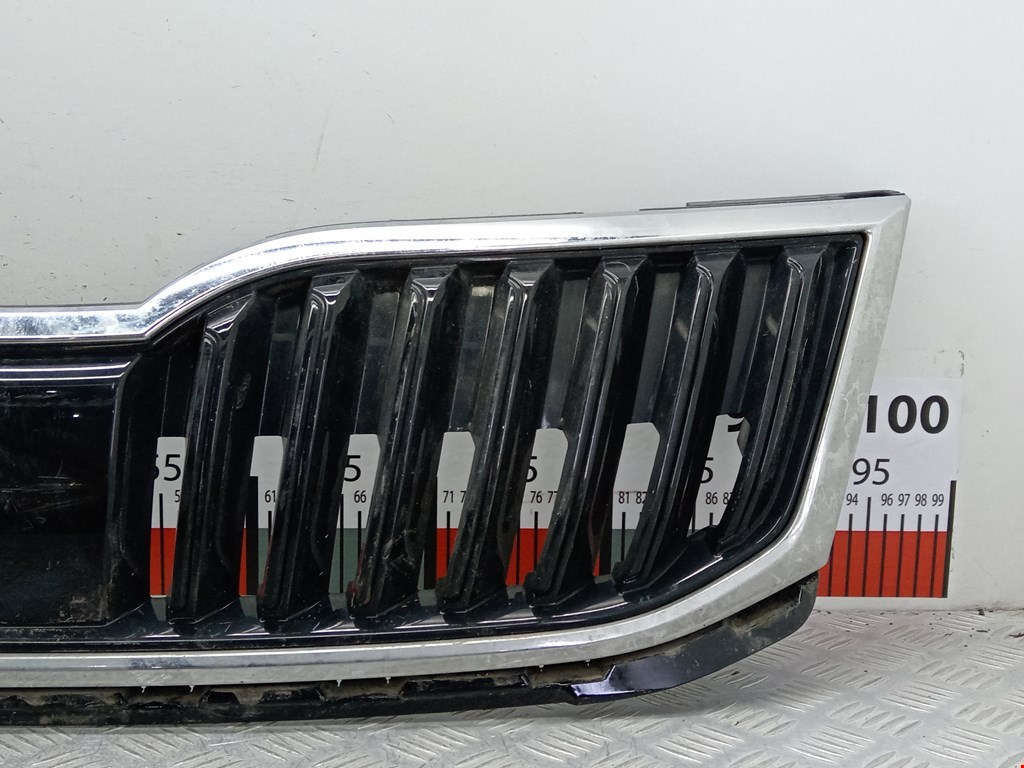 Решетка радиатора Skoda Octavia 5E купить в Беларуси