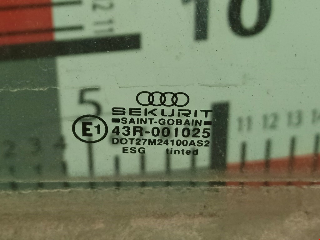 Стекло двери передней правой Audi 80 B4 купить в Беларуси