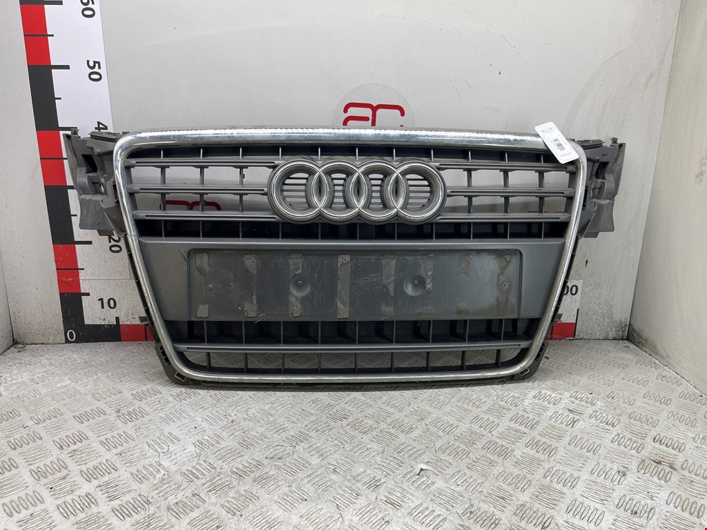 Решетка радиатора Audi A4 B8 купить в Беларуси