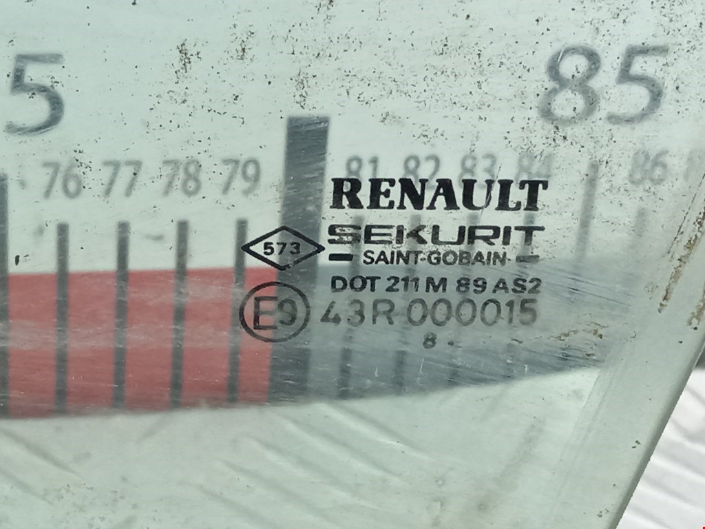 Стекло двери передней левой Renault Laguna 1 купить в Беларуси