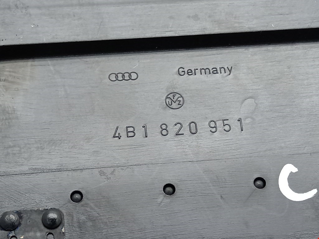 Дефлектор обдува салона Audi A6 C5 купить в Беларуси