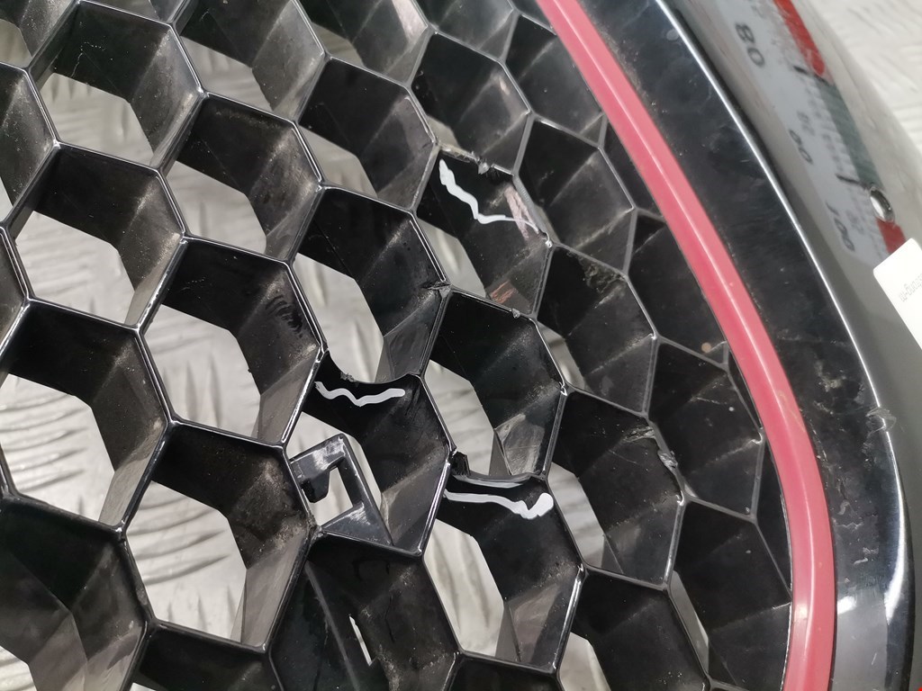 Решетка радиатора Volkswagen Golf 5 купить в Беларуси